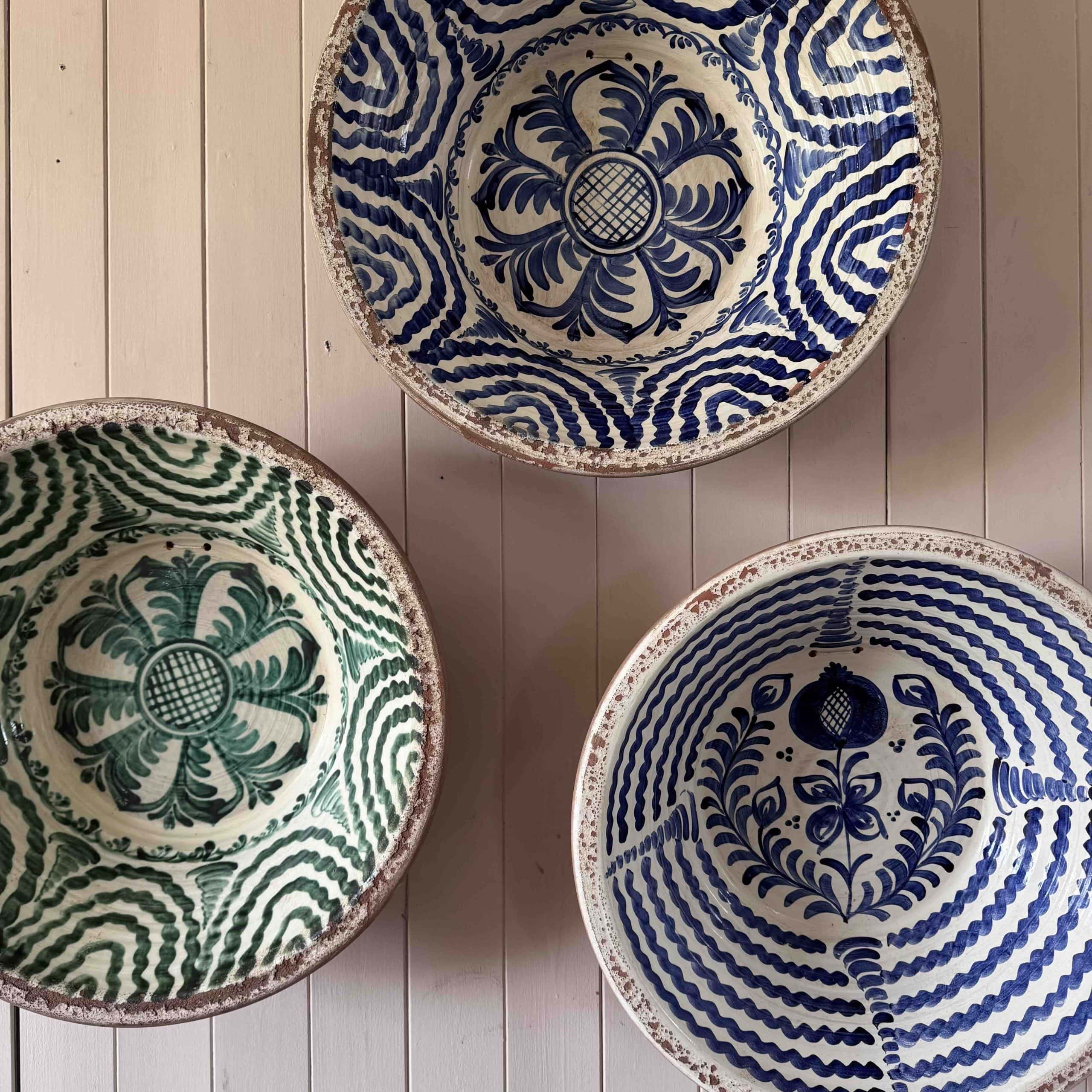 Collection of Early 20th Century Spanish Librillo Bowls - Image 2