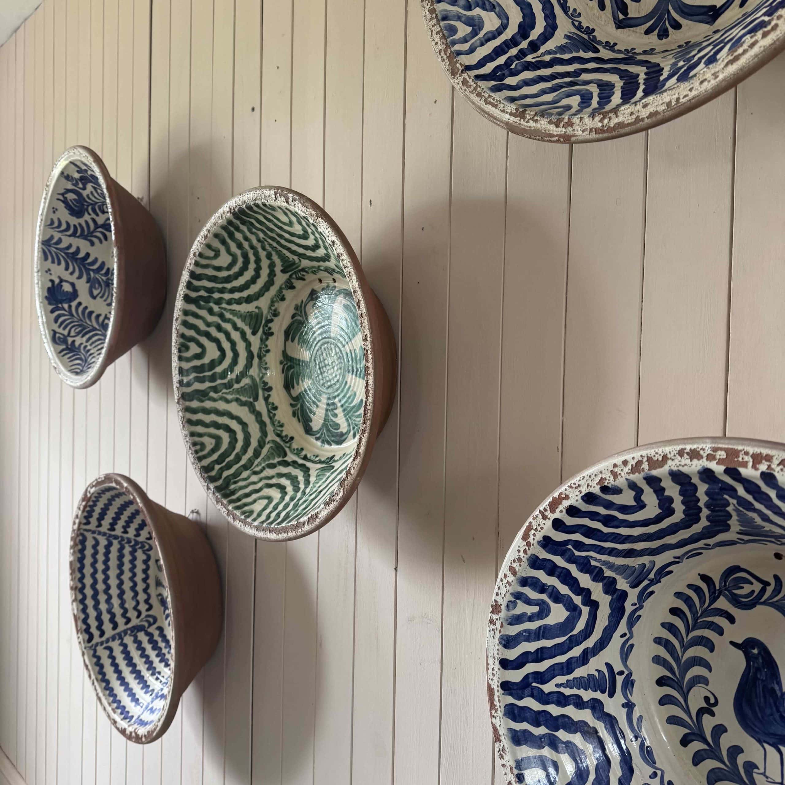 Collection of Early 20th Century Spanish Librillo Bowls - Image 4